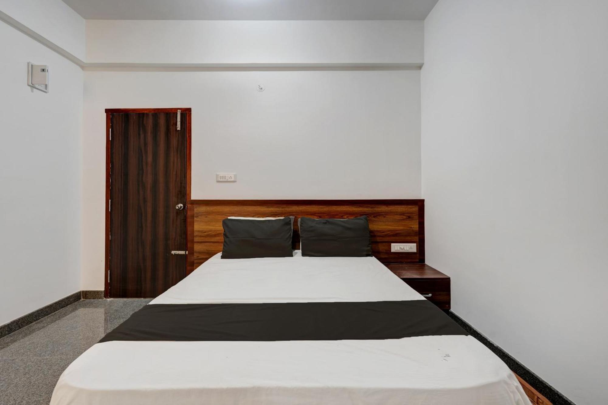 Oyo Hotel Bungalow Inn Lodging & Boarding Bangalore Extérieur photo