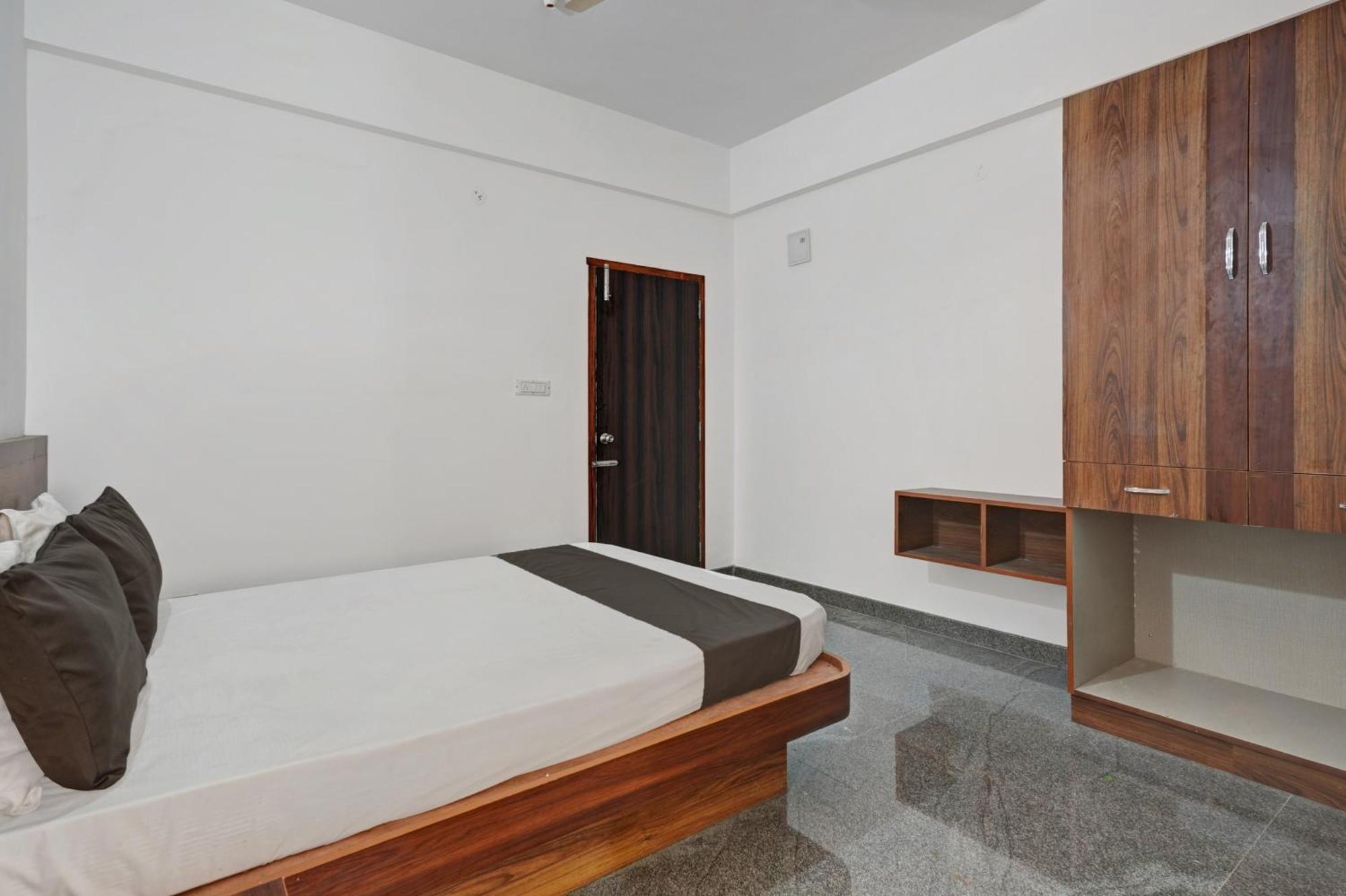 Oyo Hotel Bungalow Inn Lodging & Boarding Bangalore Extérieur photo
