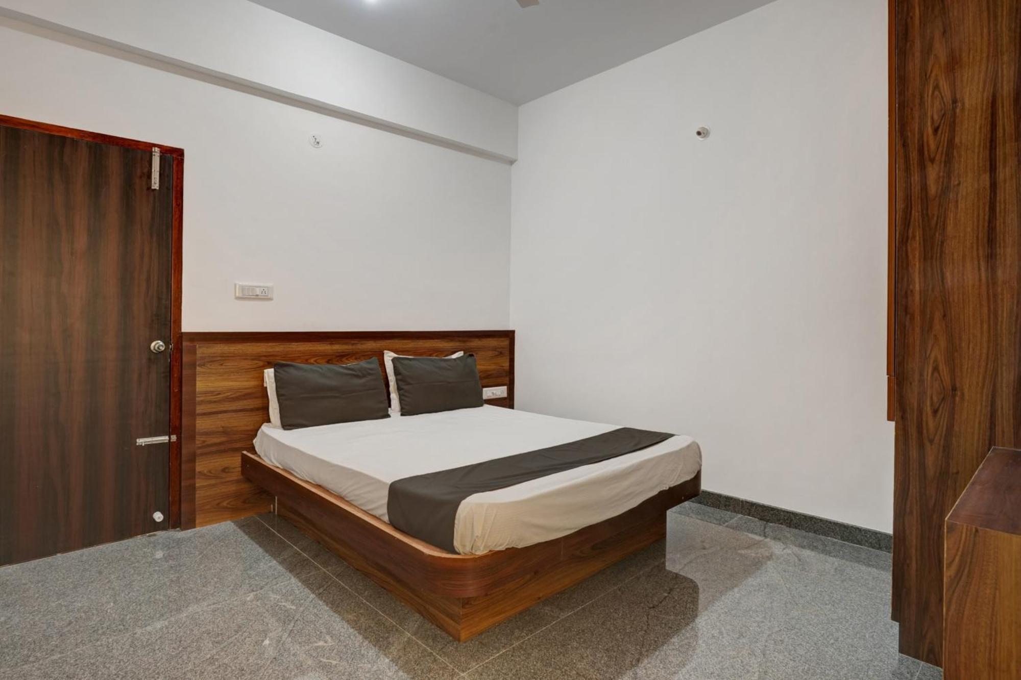 Oyo Hotel Bungalow Inn Lodging & Boarding Bangalore Extérieur photo