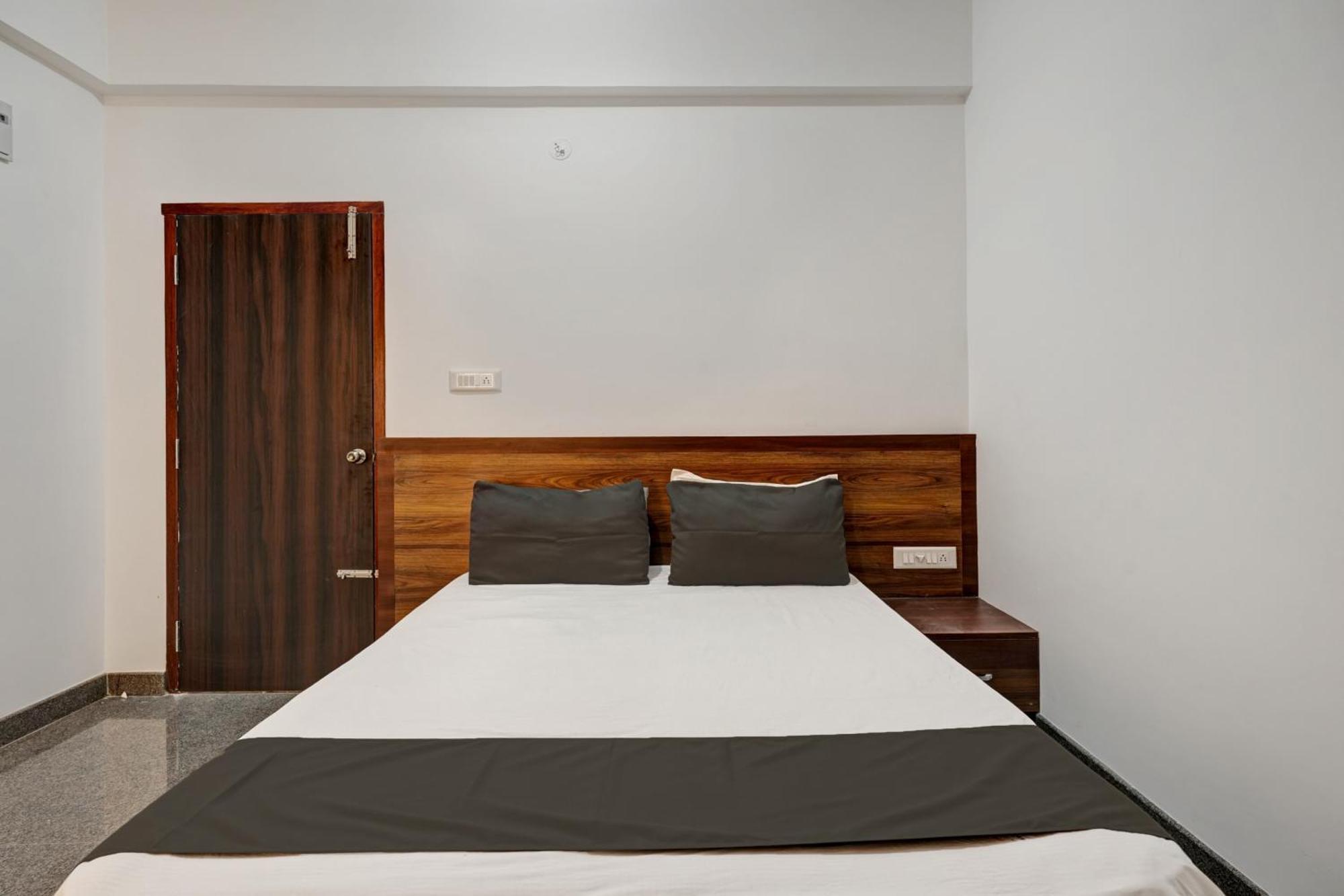 Oyo Hotel Bungalow Inn Lodging & Boarding Bangalore Extérieur photo