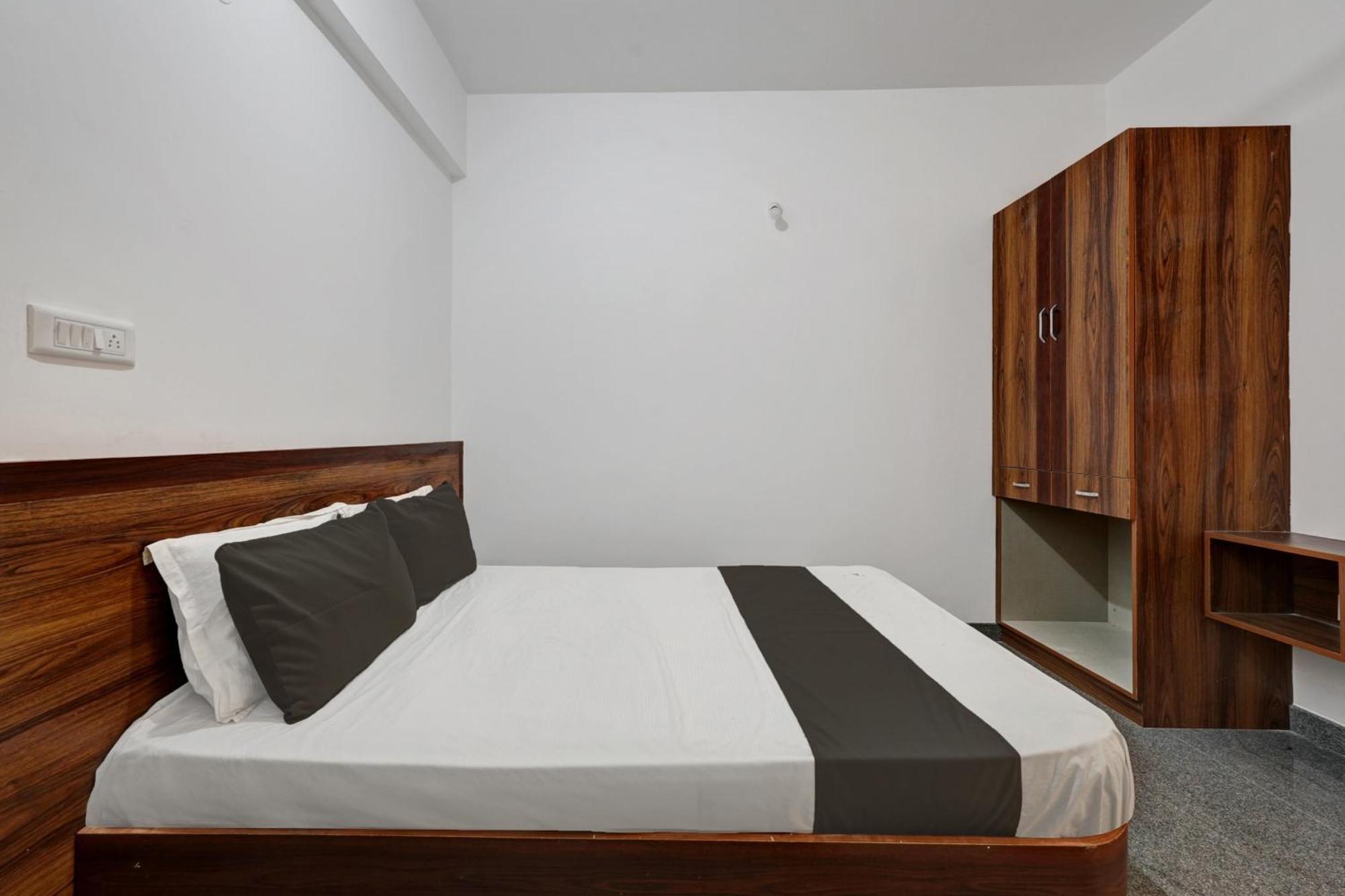 Oyo Hotel Bungalow Inn Lodging & Boarding Bangalore Extérieur photo