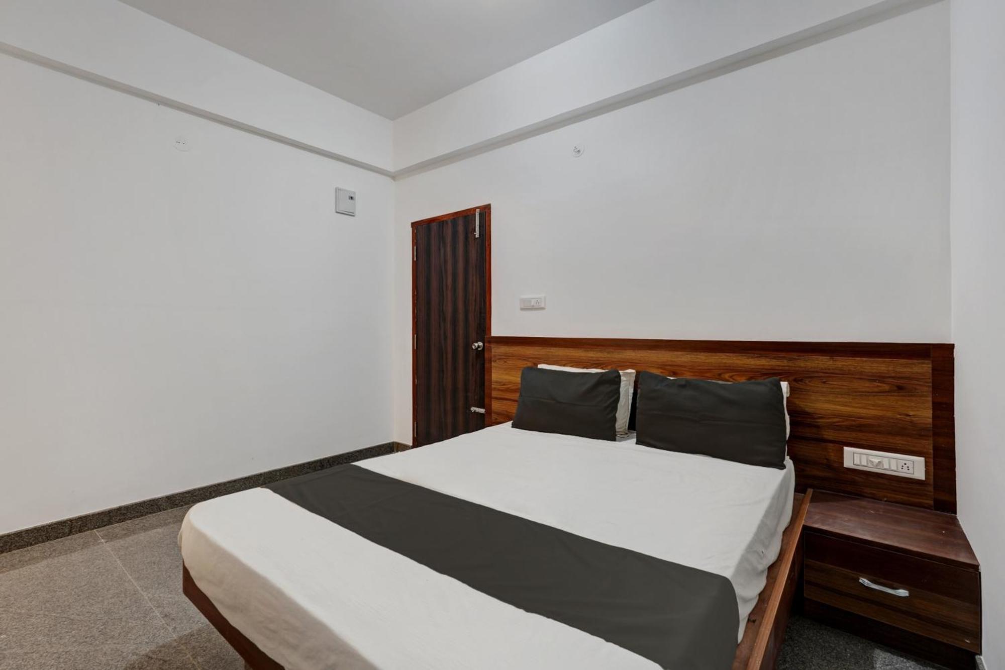 Oyo Hotel Bungalow Inn Lodging & Boarding Bangalore Extérieur photo